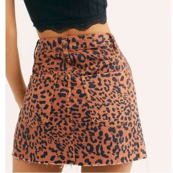 WE THE FREE | Brown Leopard Print Zip Front Cotton Unfinished Hem Denim size 27 - Picture 9 of 12